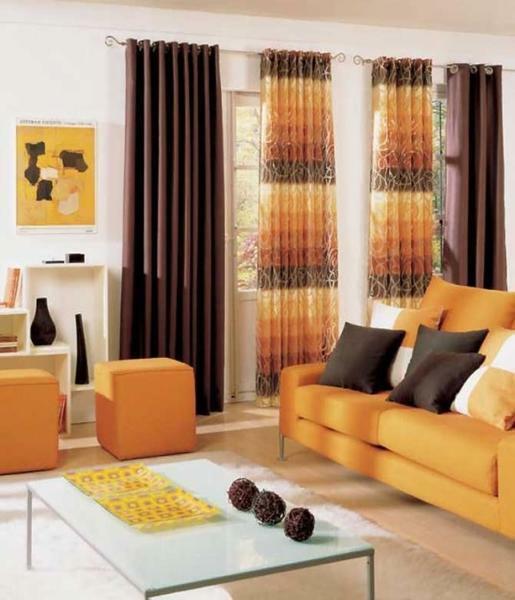 Orange gardiner kan kombineres med forskellige farver, det vigtigste - at gøre det perfekt