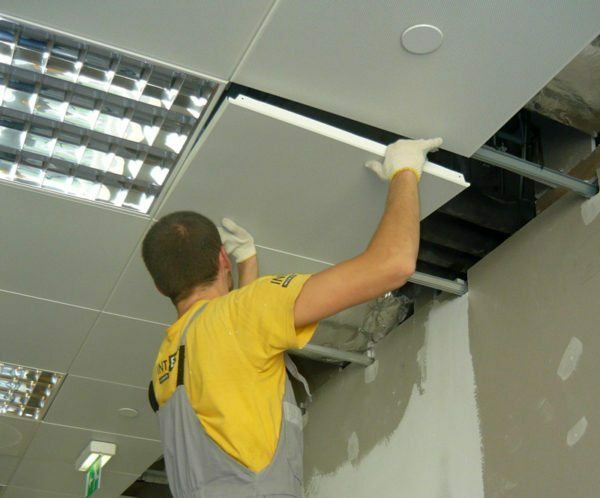 Suspended ceiling with his hands are mounted on two different algorithms - one for the modular, the second - for rack systems