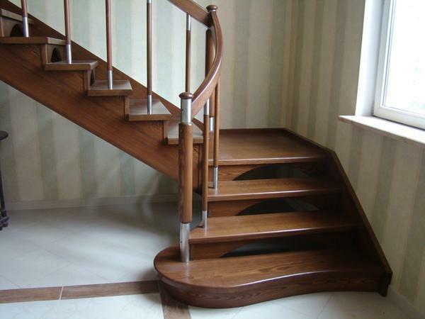 Make stúpanie do druhého poschodia môže byť štýlové a elegantné s dreveným rebríkom rohu