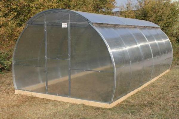 A greenhouse with a recoiling roof has several advantages