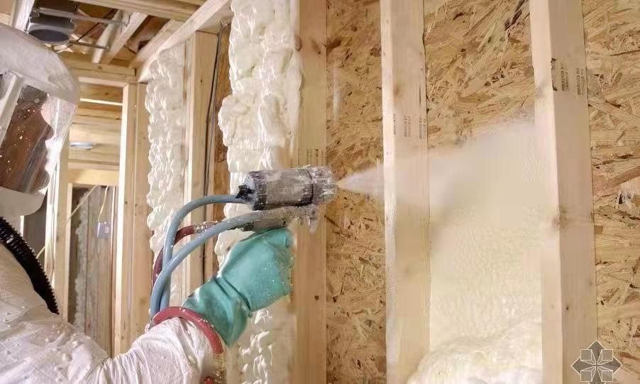 Seamless insulation with liquid polyurethane, all the pros and cons of this technology