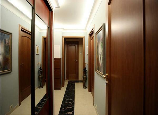 En smal korridor design och foto, idén 2017, upp till 35 cm i lägenheten, vita möbler 30 cm djup, 40 cm liten interiör