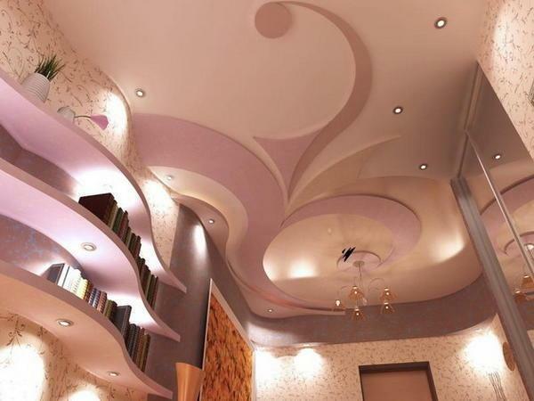 Sadrokartónové stropy v miestnosti: dizajne, fotografie malých úzkych obdĺžnikových miestnosti vzdušné a šikmé