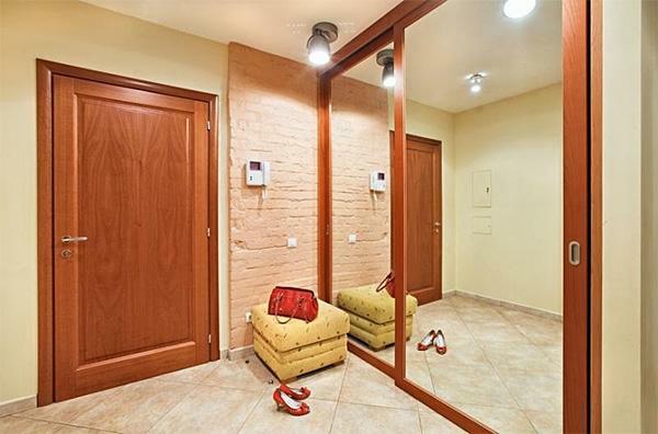 Asigurați sala de un primitor și confortabil, puteți utiliza de iluminat de înaltă calitate