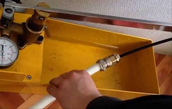 Installieren des Heizkabels innerhalb des Rohres ist es möglich, unabhängig