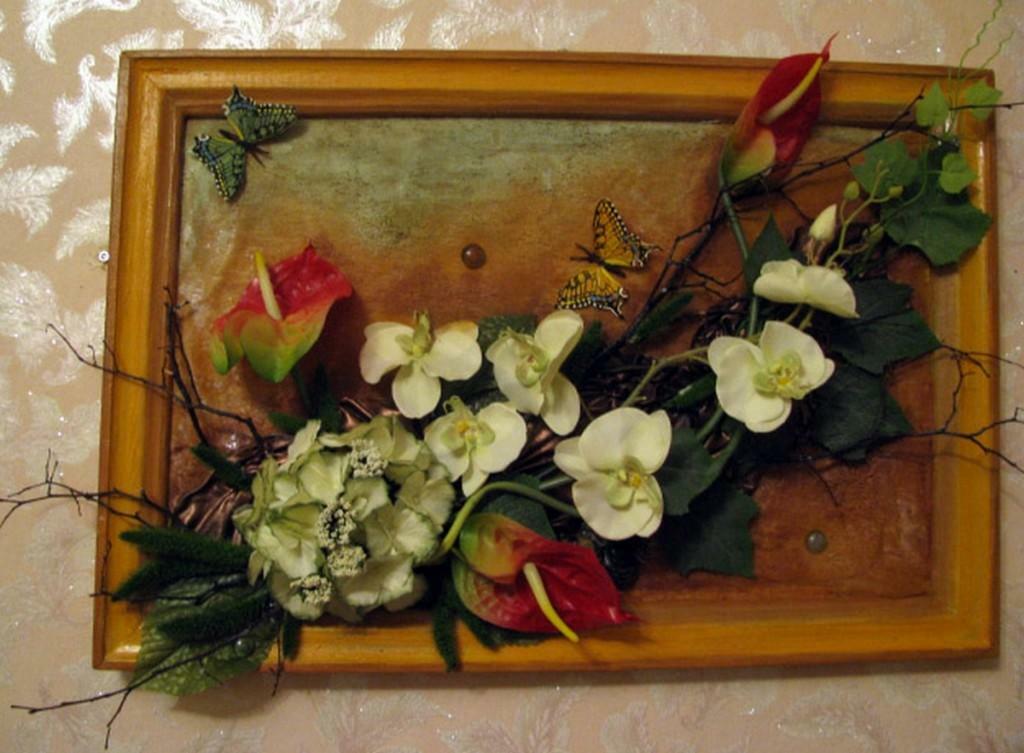 Plošče barve: kako narediti umetno steno z rokami, posušenih cvetov in vrtnice iz trakov, fotografije