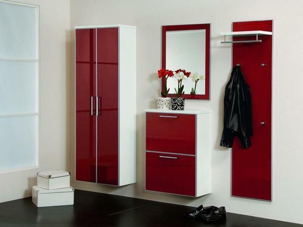 Red and white furniture sets will decorate the interior of the hallway in a modern style