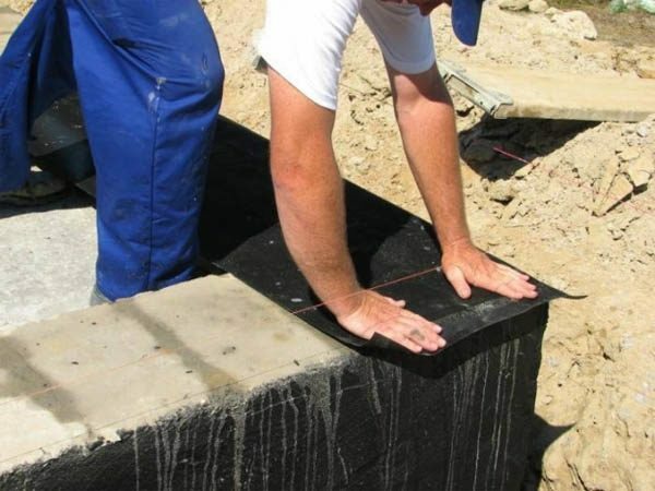 muros de cimentación de impermeabilización horizontal para protegerlo de la humedad