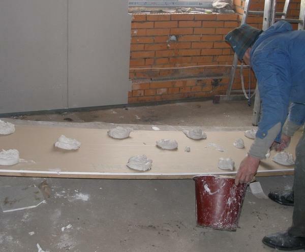 For leveling the walls with gypsum board without a profile it is necessary to use glue