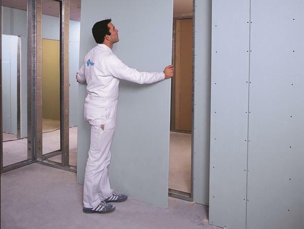 The installation of the door frame into the partition can be done with your own hands for reasons of economy, but it is better if professionals realize the task at hand