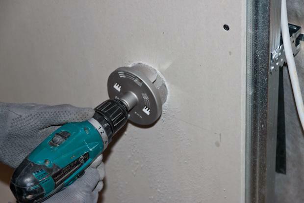 jacks instalação de drywall: a fiação parede é seguro e feito em um ambiente de casa de madeira