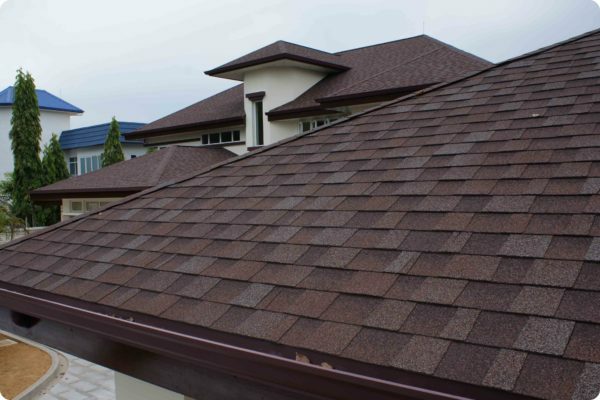 Desde a escolha do material depende não só do design e durabilidade do telhado, mas também o conforto da vida na casa