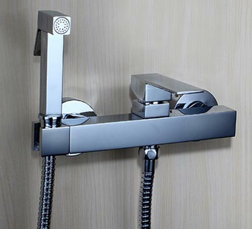 Mezclador con una ducha higiénica - una unidad conveniente y fácil de instalar