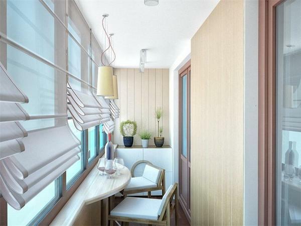 Römische Farbtöne sind perfekt für den Balkon - sie sind praktisch und kompakt