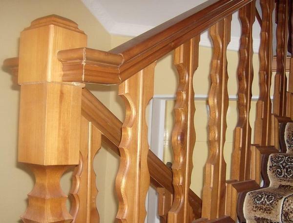 Pornește instalarea de balustrade din lemn pot fi, în mod independent, cel mai important - în avans pentru a pregăti materiale pentru lucru