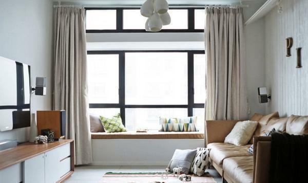 Curtains in the bedroom must necessarily be in harmony with the design of the room
