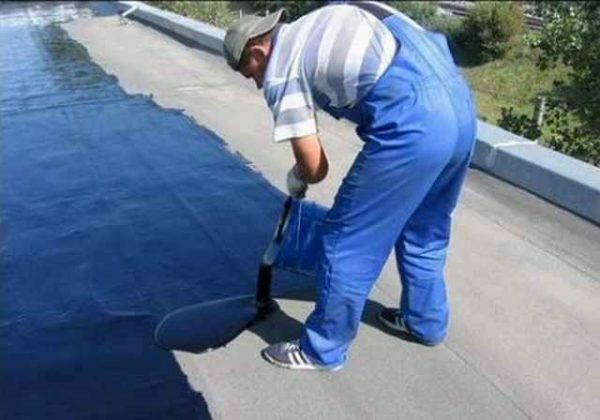coating aspal-polimer tidak takut suhu tinggi, yang memungkinkan penggunaannya untuk waterproofing atap datar