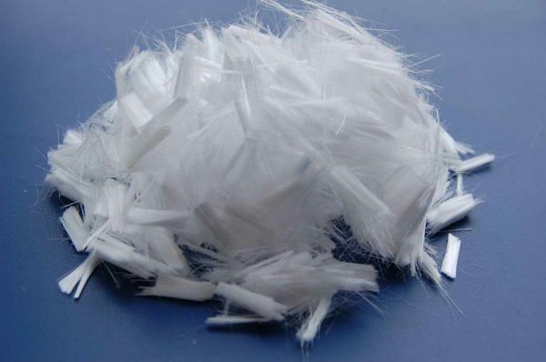 Polypropylene fibrovolokno has high strength and can be used in load-bearing structures