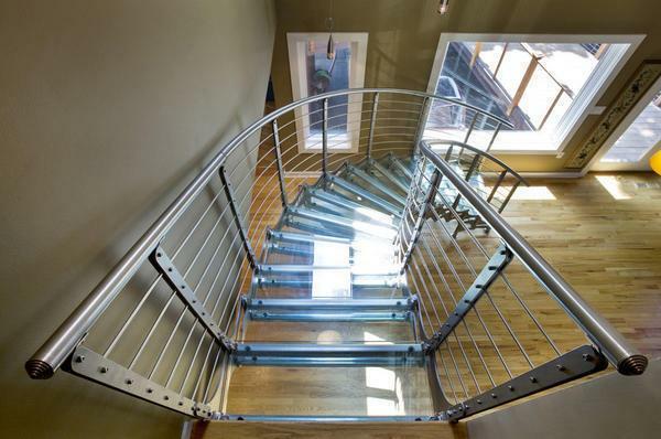 Montáž schodiště: instalaci poklopu pro společnosti, druhé patro v domě, stavět vlastníma rukama, design a odhad nákladů