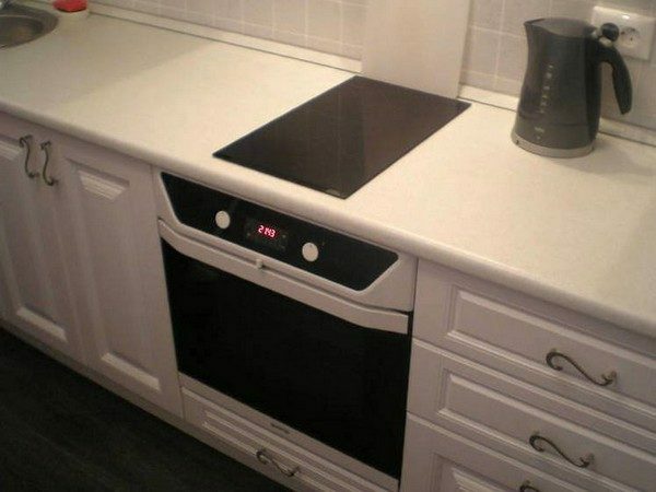 Si rara vez cocinar, será suficiente para establecer una placa compacta de dos quemadores, como en la foto