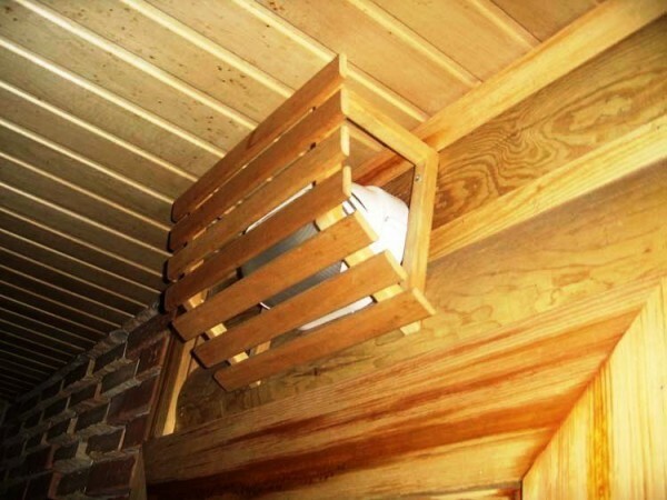 Lesen rešetke ima zaščitno in slabljenju funkcijo