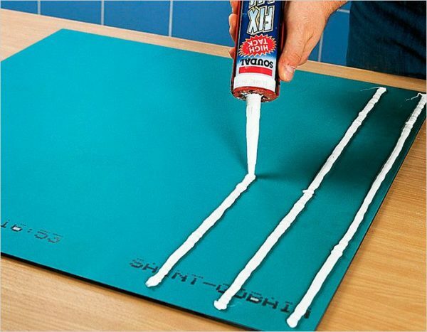 With the help of liquid nails, you can easily mirror will paste for ceramics, plaster or wood