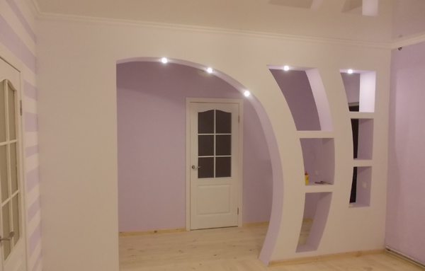 An excellent solution is the installation of spotlights in the plasterboard partitions