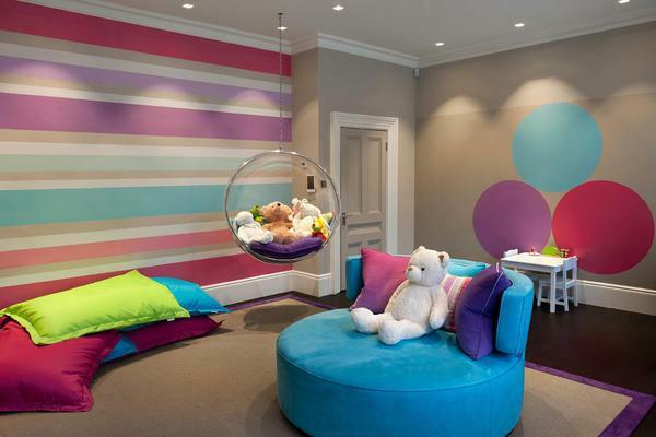 Warna-warna cerah - tren yang modern, yang digunakan dalam desain kamar anak