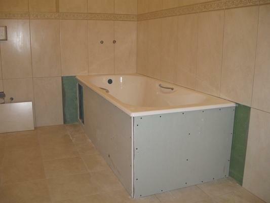 Omvandla badrummet och göra det bekvämt, kan du använda gipsskivor lådor