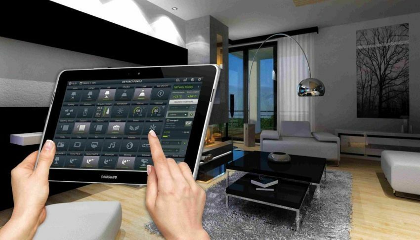 Funcționalitatea casei este disponibilă și pe tabletă, datorită căreia puteți controla Smart Home de departe de casă
