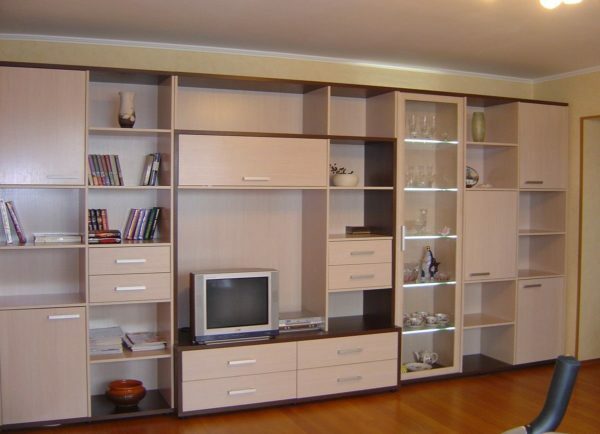Steny pre obývacej izbe a predsieni je vždy zvolený v závislosti na veľkosti miestnosti