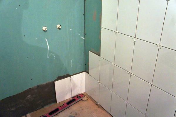 Erfarna medarbetare badrum rekommendera att välja endast fuktresistent gipsskivor Tile