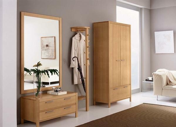 מסדרון מעץ מלא: תמונת רהיטים, אורן, אלון, ארונות ליבנה מהיצרן, ארון