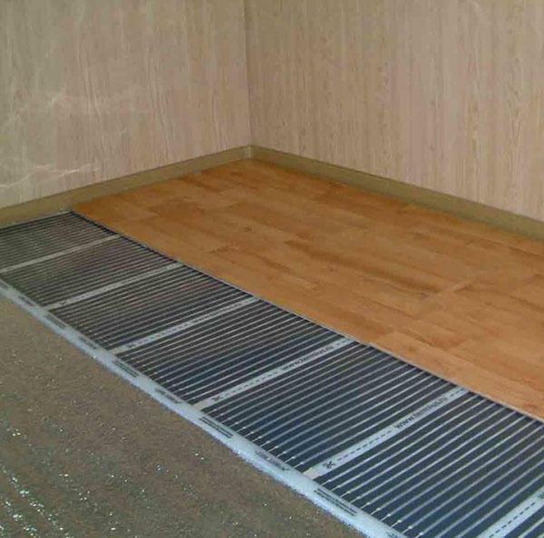 Opvarmet gulvet under linoleum: elektrisk og infrarød, vand-lægning, en bedre opvarmning, infrarød varme gulv