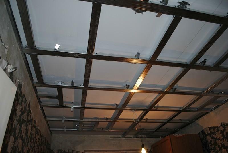 Frame voor plastic plafond: podshivnoy duplex, dubbele draai- en het bevestigen van rails, hoe je je eigen handen te maken, instelling