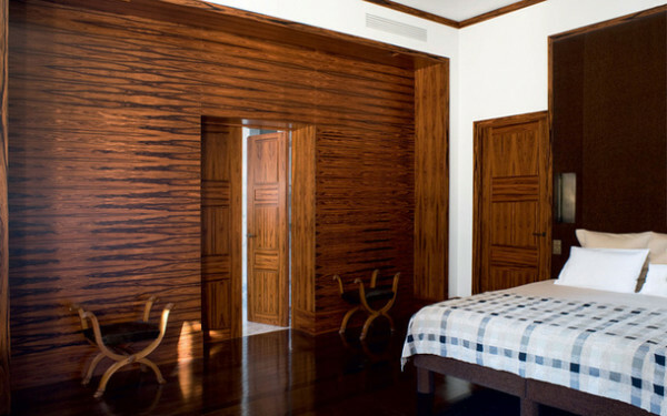 Wooden door in the bedroom - and reliable protection for your holiday
