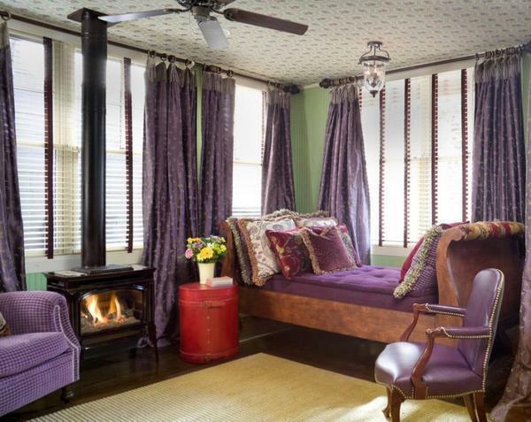 The curtains are selected, as a rule, under the color of the room and furniture in it