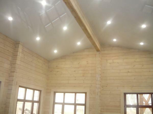 In the house of the beam, it is better to install tension ceilings several years after the construction, because the beam shrinks, and the flows may be deformed