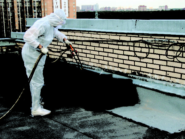 Spray - la meilleure façon de le caoutchouc liquide d'étanchéité de toitures