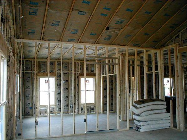 Before fixing the plasterboard to the wall in a wooden structure, it is necessary to fully prepare the room