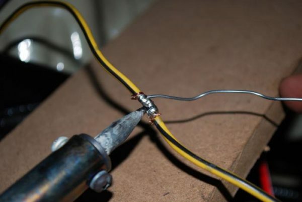 Soldering requires special tools and takes precious time, but ensures durability and reliability create the connection electric wires