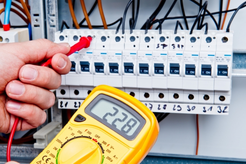 To measure quantities multimeter probes are used, a thermocouple or mites