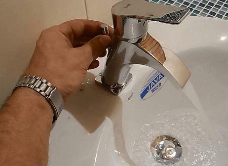 Înainte de a instala robinetul de pe chiuveta ar trebui să exploreze partea teoretică a procesului