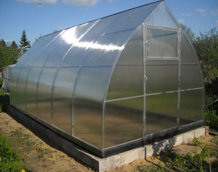Greenhouse Arrow: Summer from the manufacturer, assembling the greenhouse, Glory and reviews from polycarbonate, video, royal