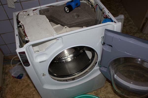 For å demontere vaskemaskinen, er det verdt pre-kjent med sin struktur