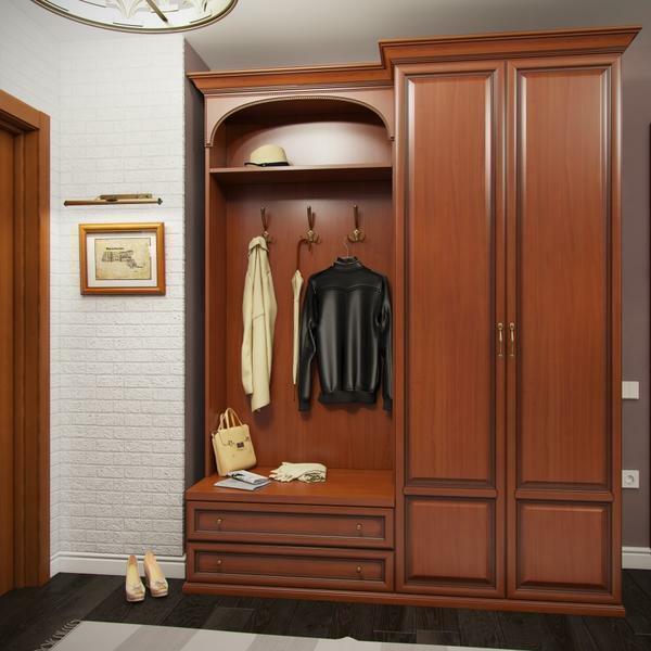 Wardrobe v dvorani v klasičnem slogu mora biti v harmoniji z ostalimi doma pohištvo