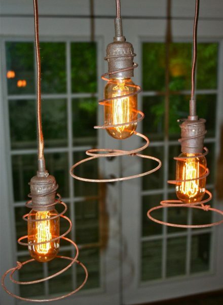 Steampunk lampa ar kvēlspuldzes.
