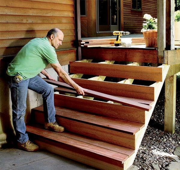 Instalați scara din lemn vă puteți cu mâinile, cel mai important - în avans pentru a cumpăra materialele necesare pentru munca si design atent a structurii viitorului