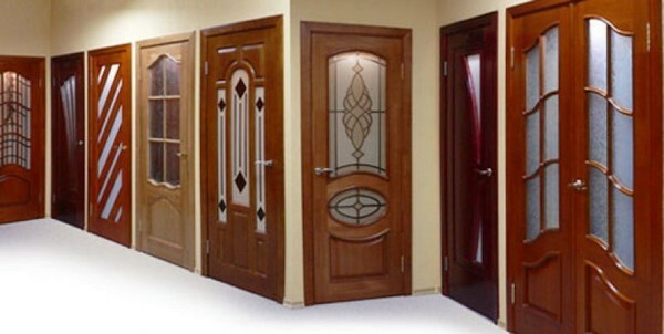 La tecnología de producción de puertas interiores de madera y fibra proporciona una gran cantidad de variantes de productos