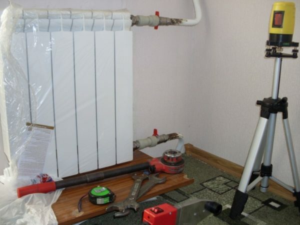 Razredčena ogrevanje vode in radiatorji je mogoče nastaviti po popravilu ali dekoracijo.
